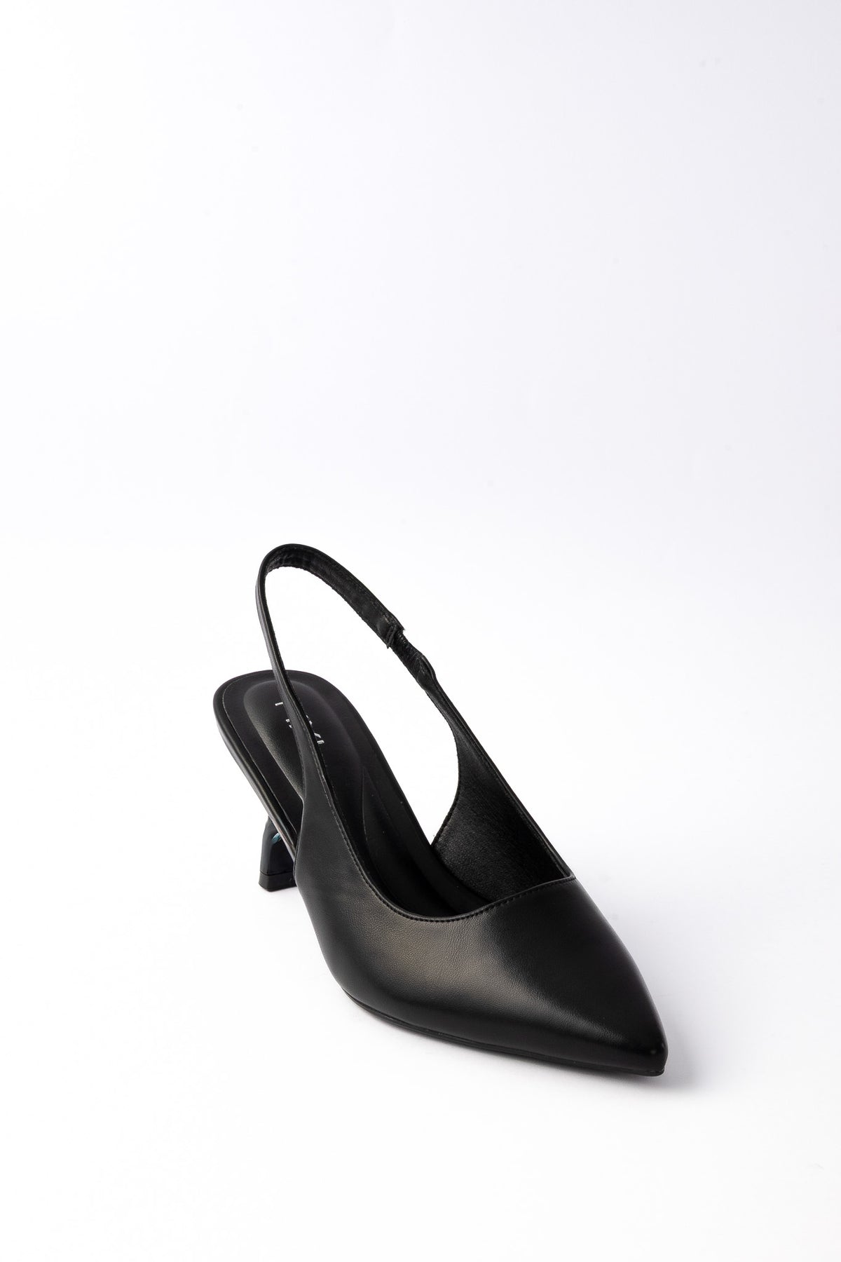 The Hilda 01-6230