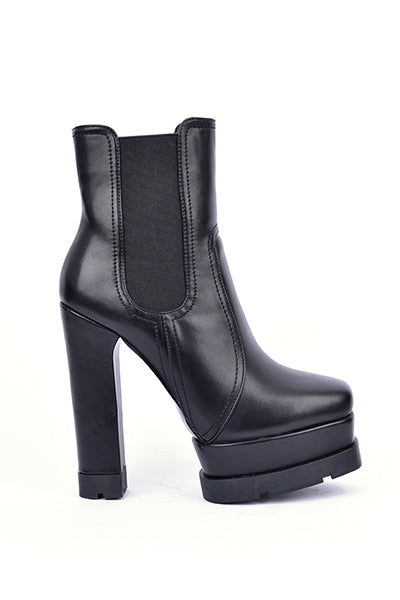 01-3090 Heeled Ankle Boot